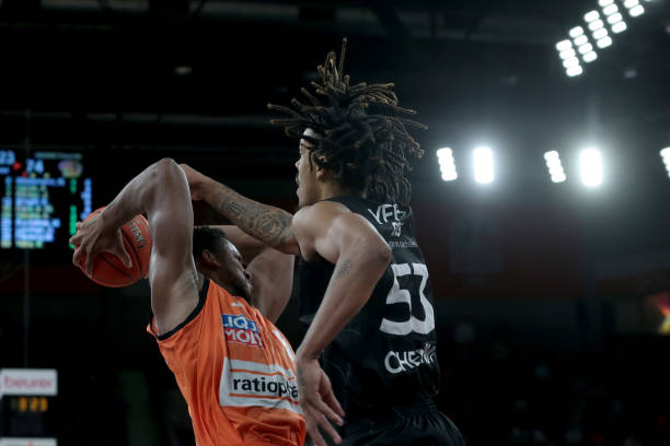 崭露头角 崭露头角