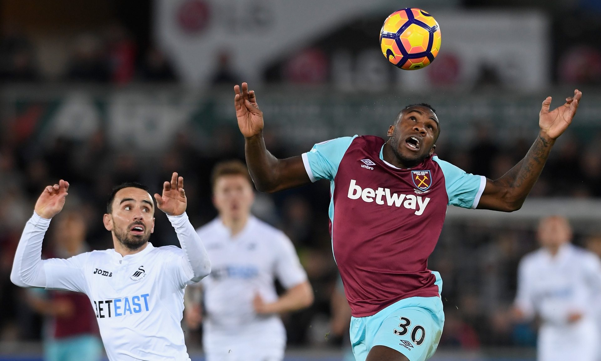 其中发挥着 其中发挥着